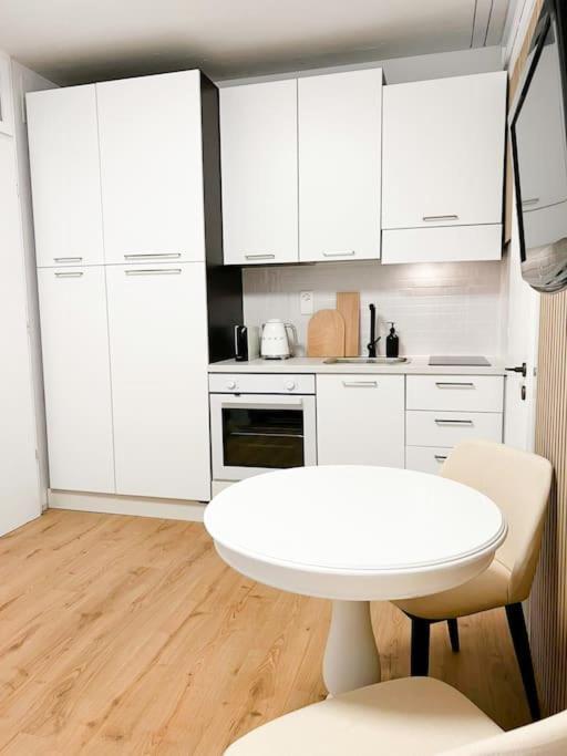 Muralto Bright Tiny Studio - Shared Pool & Sauna - Free Parking - Air Condition מראה חיצוני תמונה